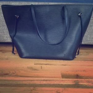 Black Epi Leather Louis Vuitton Neverfull MM.
